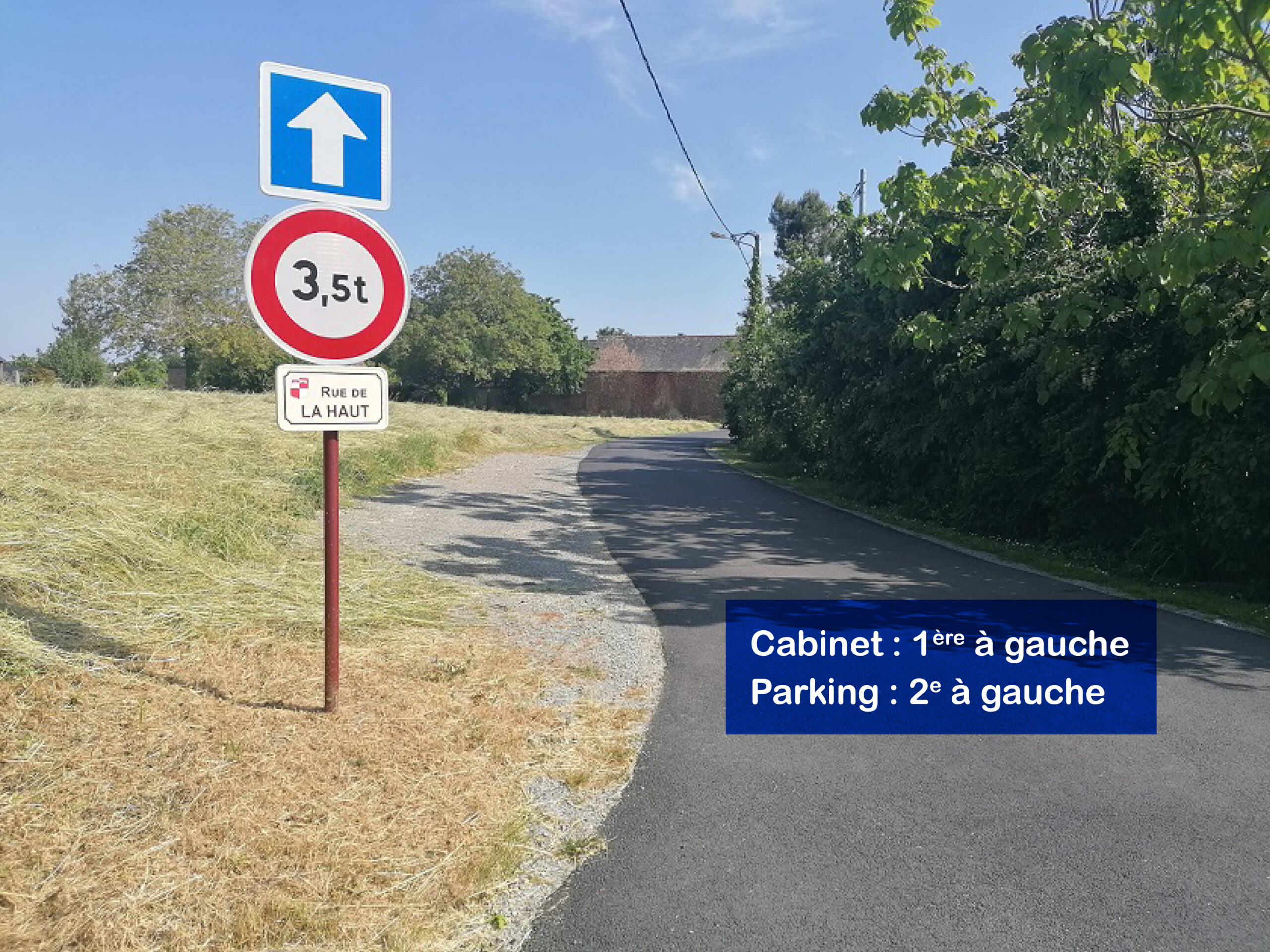 Rue La Haut (sens unique) Cabinet : 1ère à gauche Parking : 2è à gauche 